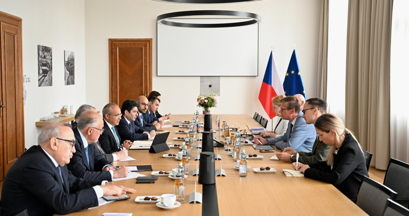 Azerbaijan, Czech Republic discuss collaboration in transport, transit