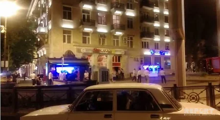 Bakının mərkəzindəki Şaurmada yanğın olub, işçilər təxliyyə edilib - FOTO - VİDEO