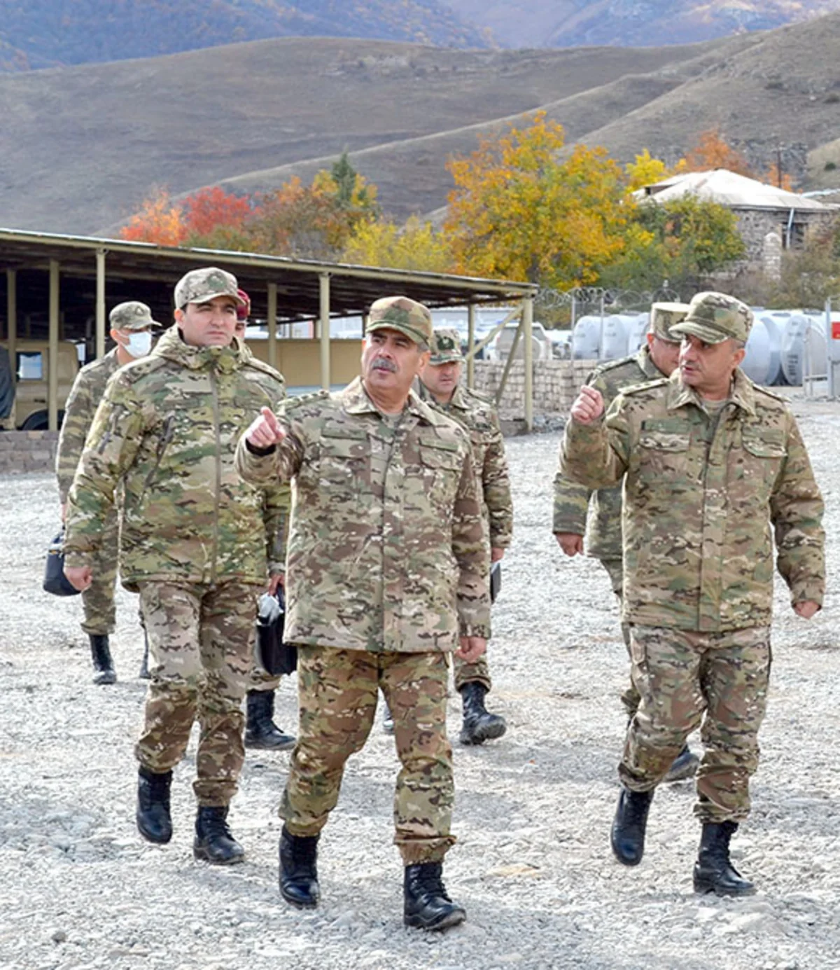 Zakir Həsənov Kəlbəcər və Laçına gedib, ordunun qışa hazırlığını yoxlayıb