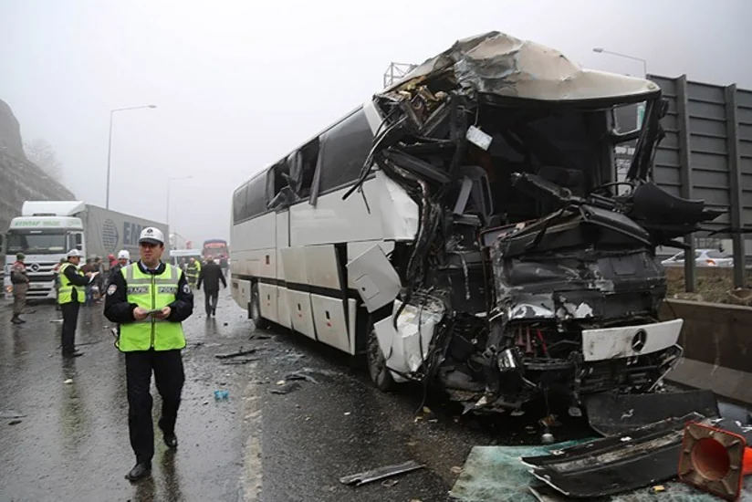 ​Türkiyədə avtomobil qəzası nəticəsində 5 fəhlə ölüb, 30-u yaralanıb