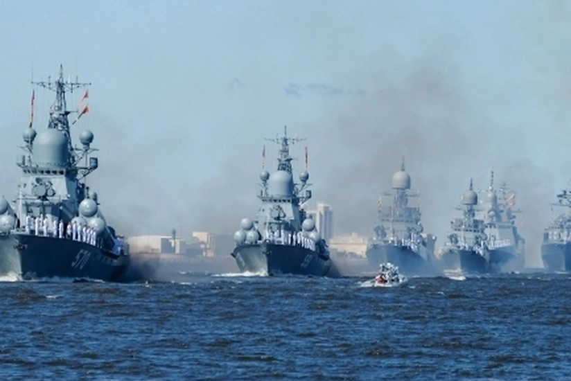 Китай провел учения одновременно в трех морях