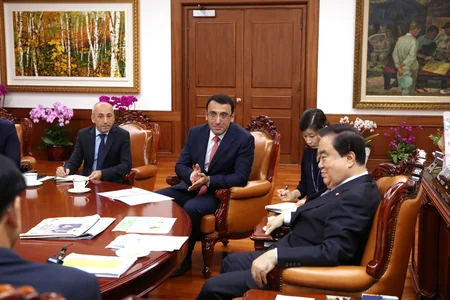 Azərbaycan Koreyadakı səfiri parlamentin sədri ilə görüşüb