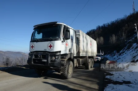 ICRC vehicles move freely on Khankandi-Lachin road