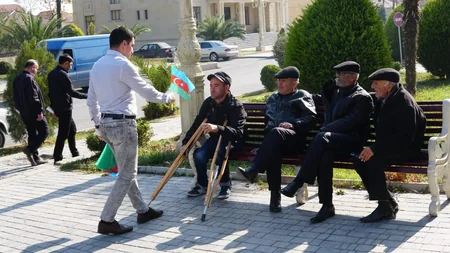 Parlament jurnalistləri cəbhə bölgəsində bayraq aksiyası keçiriblər - FOTOREPORTAJ