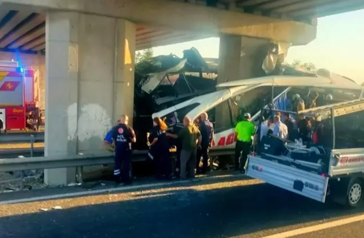 Passenger bus crash in Türkiye: 9 dead, 26 injured