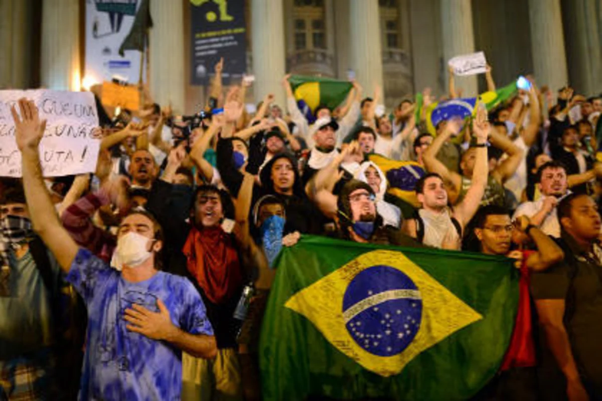 Braziliyada yüzminlərlə insan korrupsiya əleyhinə mitinqlərə qoşulub