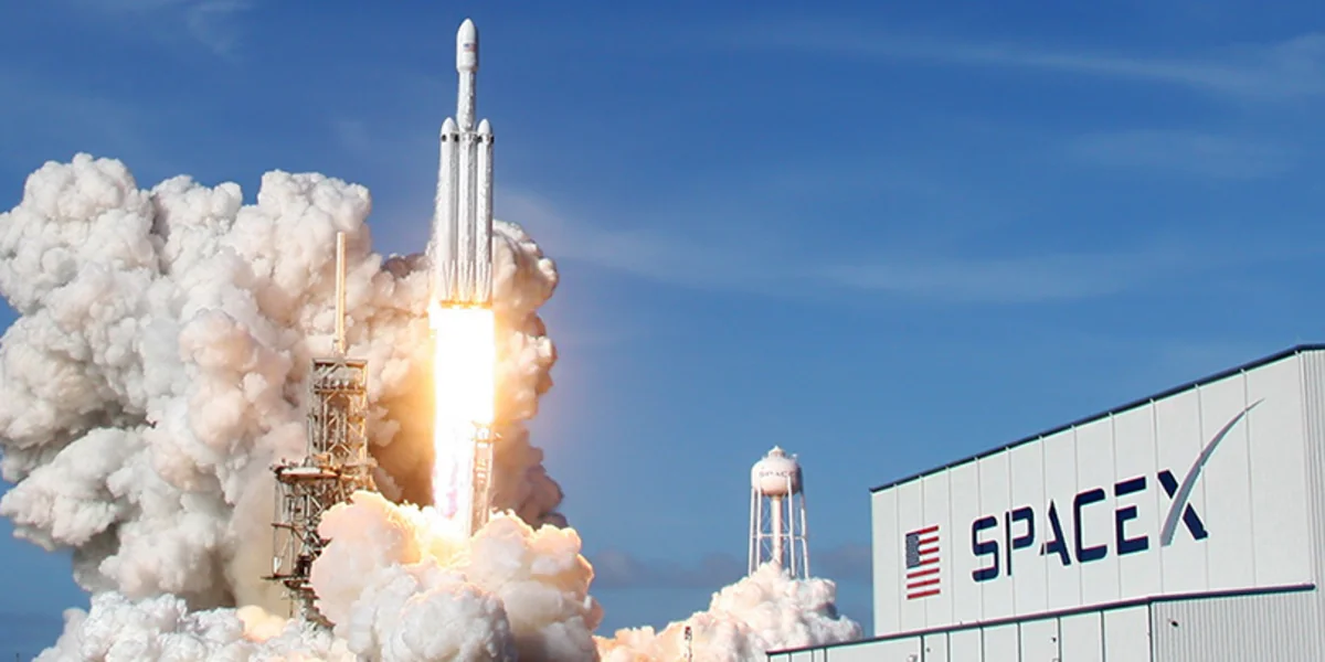 SpaceX запустила ракету с четырьмя космическими туристами