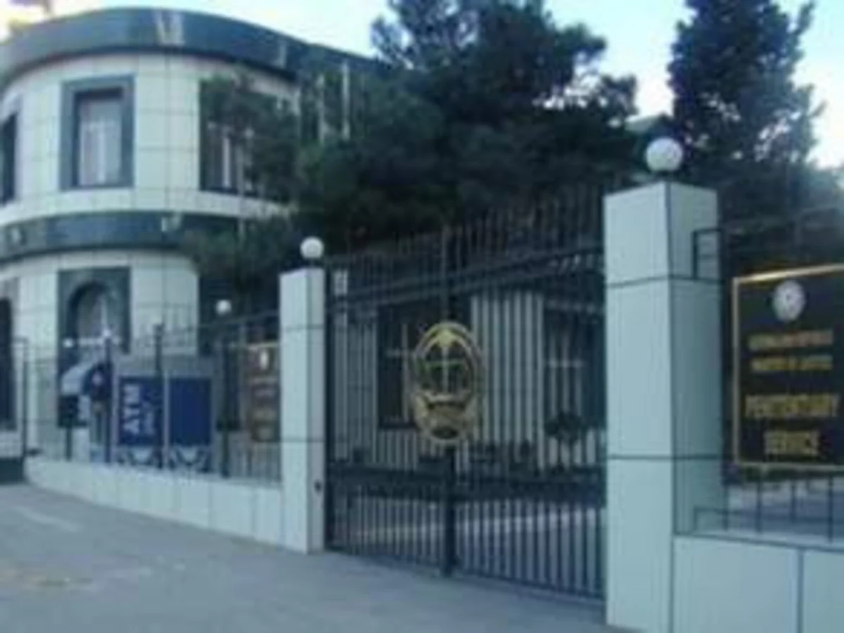 Bakıda həbsdəki ərinə narkotik maddə ötürmək istəyən qadın saxlanılıb