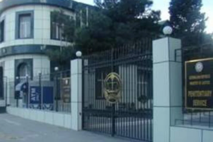 Bakıda həbsdəki ərinə narkotik maddə ötürmək istəyən qadın saxlanılıb