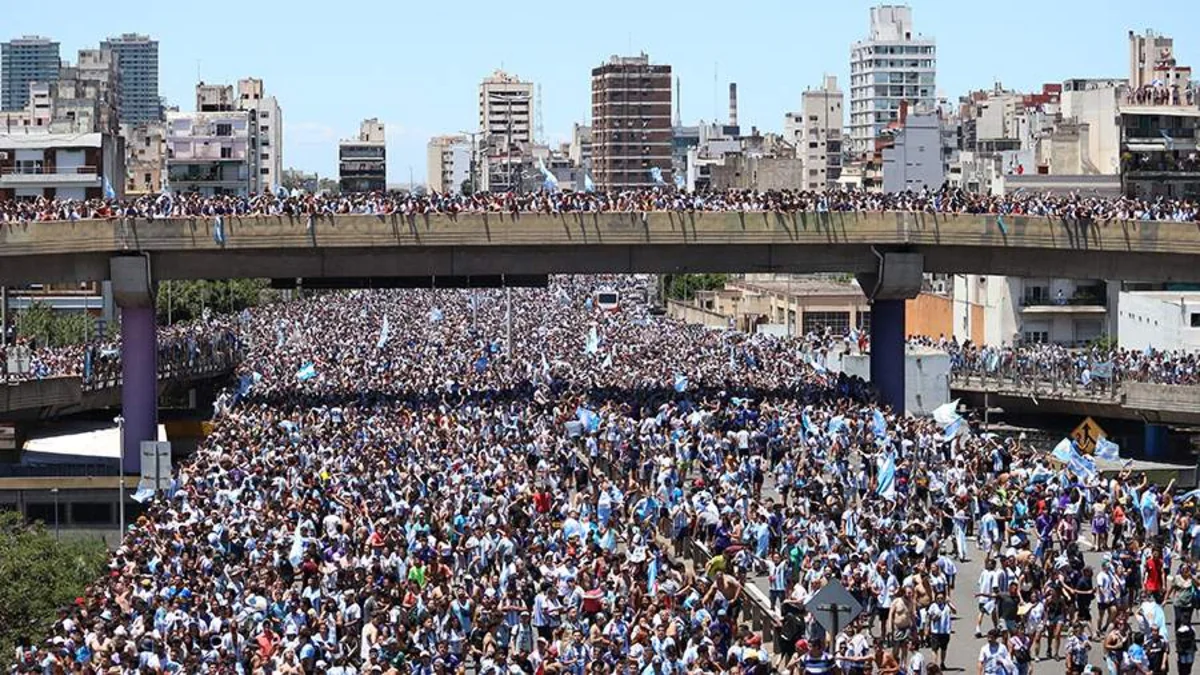 Argentina millisinin çempionat paradında 30-dan çox insan xəsarət alıb