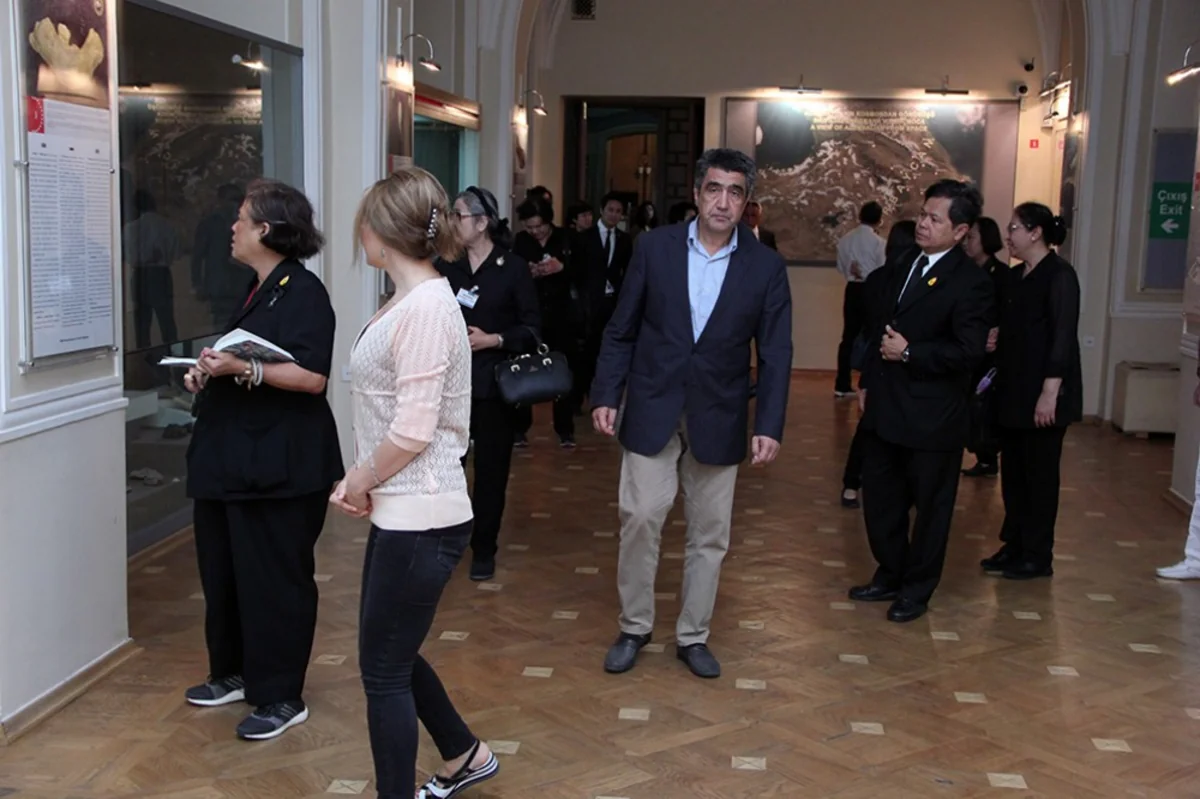 Thailand princess presents book to Azerbaijan’s National History Museum