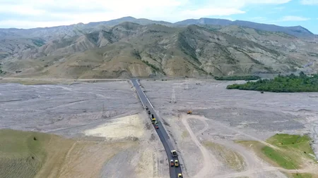 Turizm imkanlarını genişləndirən yolun yenidən qurulması yekunlaşır