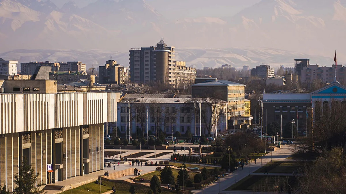 Qırğızıstanda rusiyalı diplomatların olduğu avtomobil qəzaya düşüb