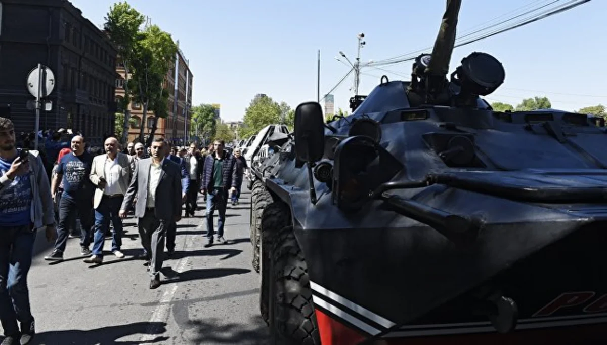 Several ministry buildings blocked in Yerevan