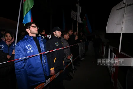 Şuşa-Xankəndi yolunda aksiyaçılar vətənpərvərlik ruhunda şüarlar səsləndirir