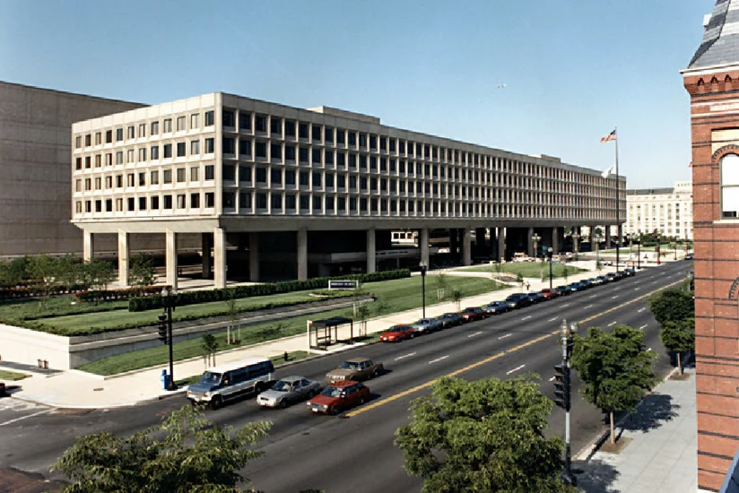 ABŞ-da neft ehtiyatlarının azalması qiymətin 54 dollar/bareli keçməsinə səbəb olub