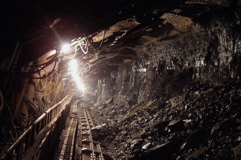 Çində dəmir filizi mədənini su basıb, 14 nəfər itkin düşüb