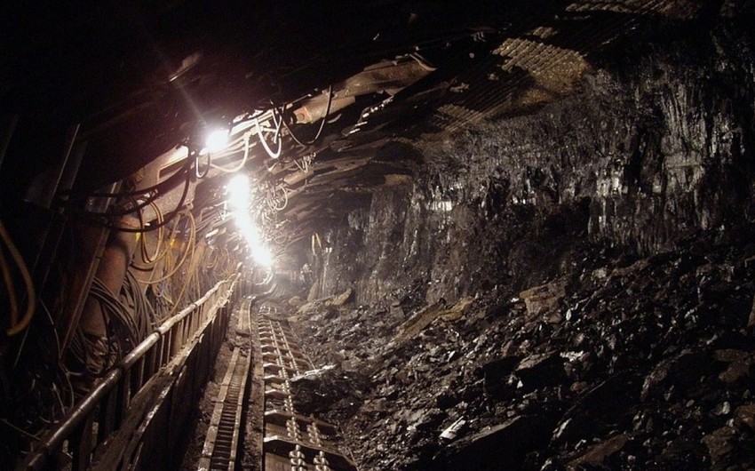 Çində dəmir filizi mədənini su basıb, 14 nəfər itkin düşüb
