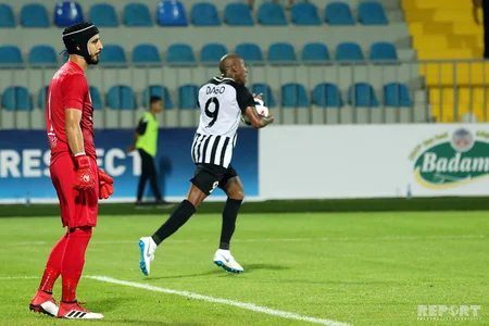 Neftçi - Uypeşt qarşılaşması maraqlı anlarla yadda qalıb - FOTOREPORTAJ