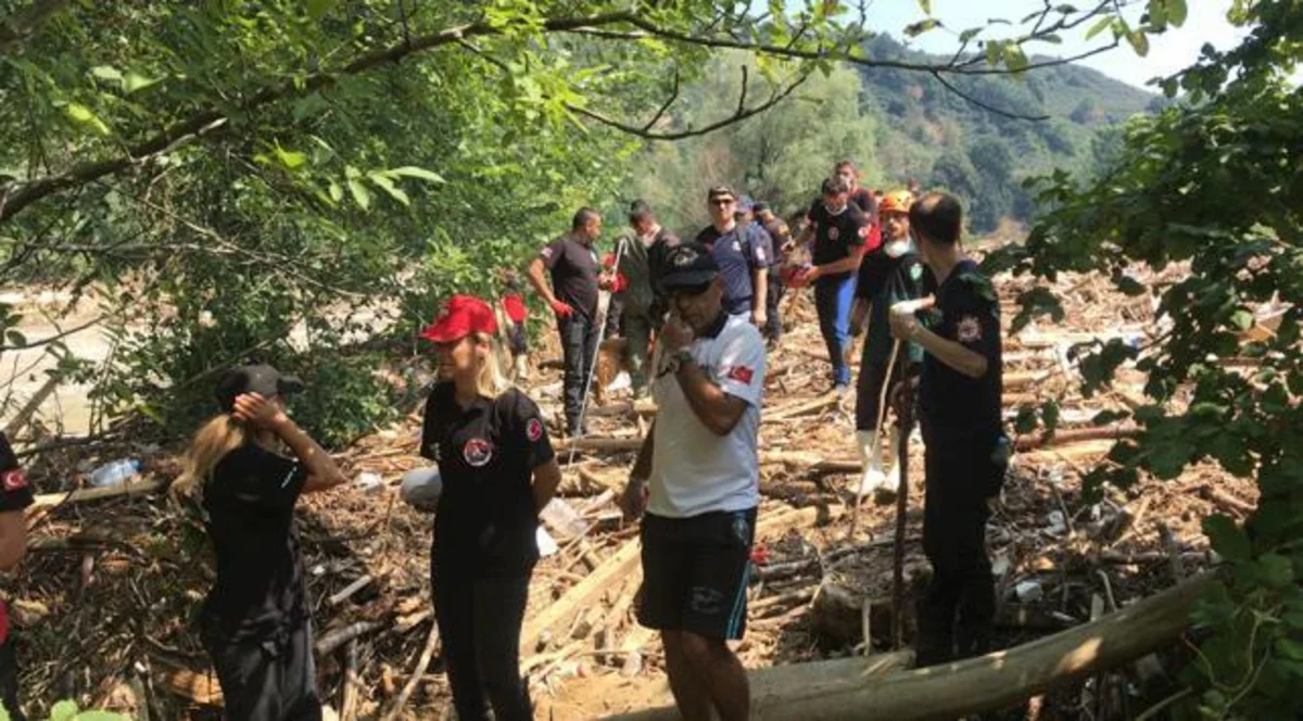 В Турции пять человек погибли и двое пропали без вести во время оползня