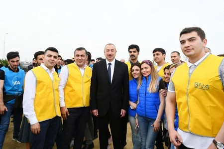 Prezident İlham Əliyev ulu öndər Heydər Əliyevin doğum gününə həsr olunan ağacəkmə aksiyasında iştirak edib - YENİLƏNİB