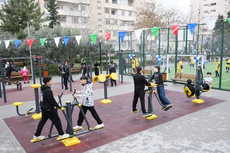 Bakıda növbəti yenilənmiş həyətlər istifadəyə verilib