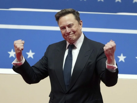 Elon Musk becomes first person worth $700B