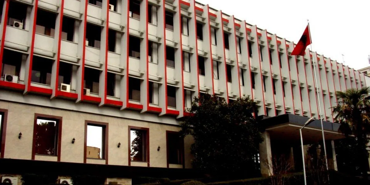 Albaniya iki İran diplomatını ərazisindən çıxarıb