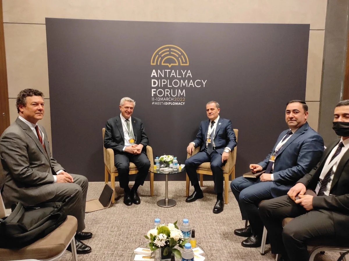 Jeyhun Bayramov meets with UN High Commissioner for Refugees