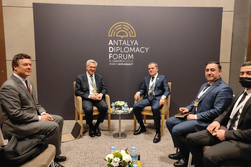 Jeyhun Bayramov meets with UN High Commissioner for Refugees