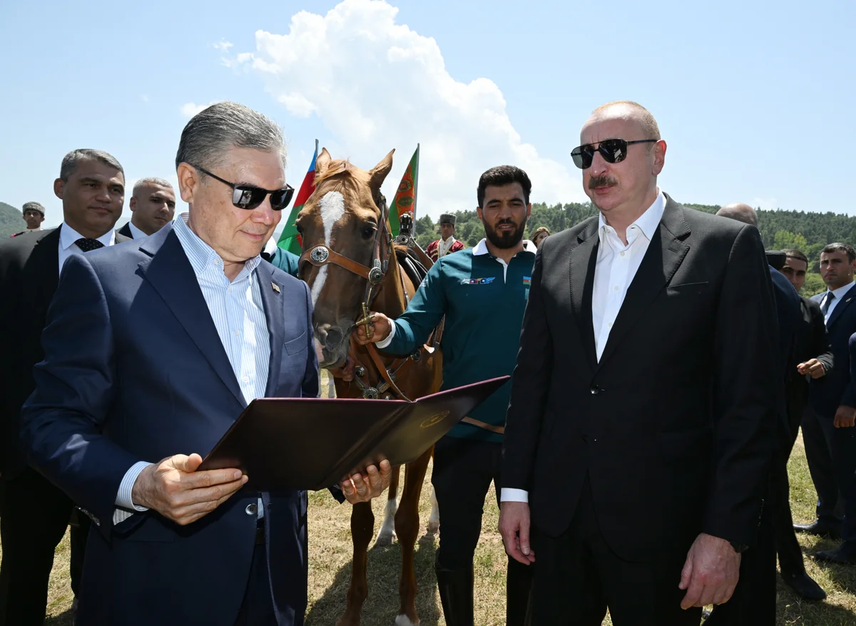 Karabakh horse named “Dostlug” presented to Gurbanguly Berdimuhamedov at Jidir Duzu plain