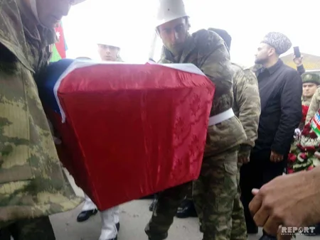 Meyiti neytral ərazidən tapılan Azərbaycan hərbçisi dəfn olunub - FOTO