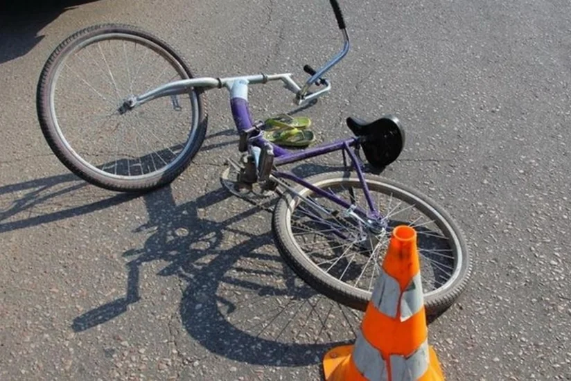 Sabirabadda avtomobil velosipedçini vurdu