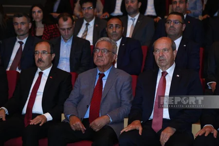 Şimali Kipr prezidenti ADA Universitetində tələbələrlə görüşüb