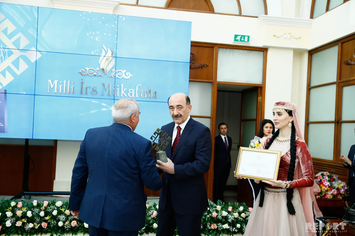Əbülfəs Qarayev tikinti şirkətlərinə müraciət edib