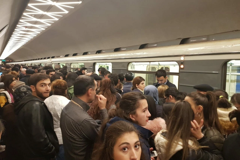 Bakı metrosunda qatarların hərəkəti ləngiyib