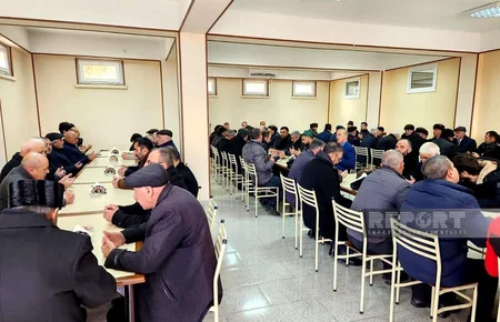 Naxçıvan şəhərində Türkiyədəki zəlzələ qurbanlarının xatirəsinə ehsan verilib