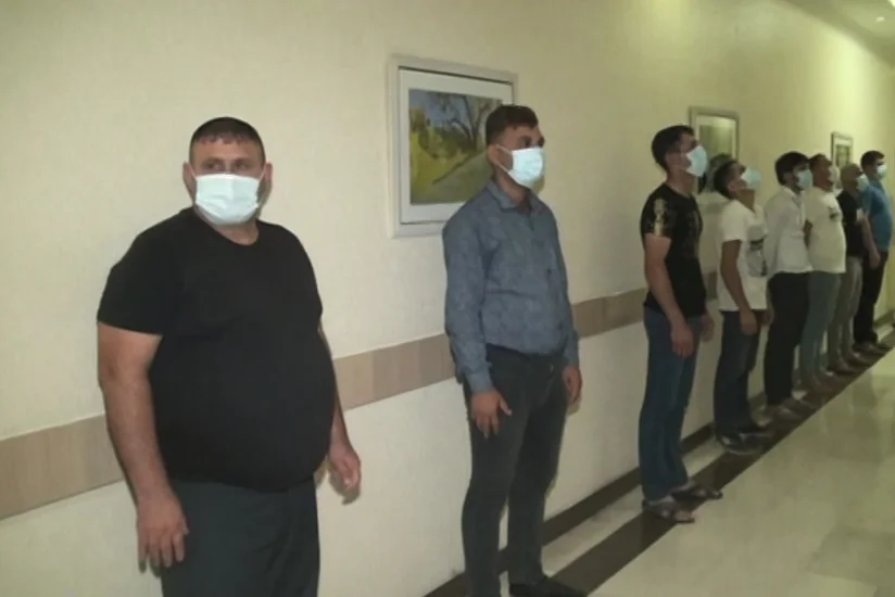 Hərbi xidmətdən qayıdan oğluna yığıncaq keçirən ata cərimələndi