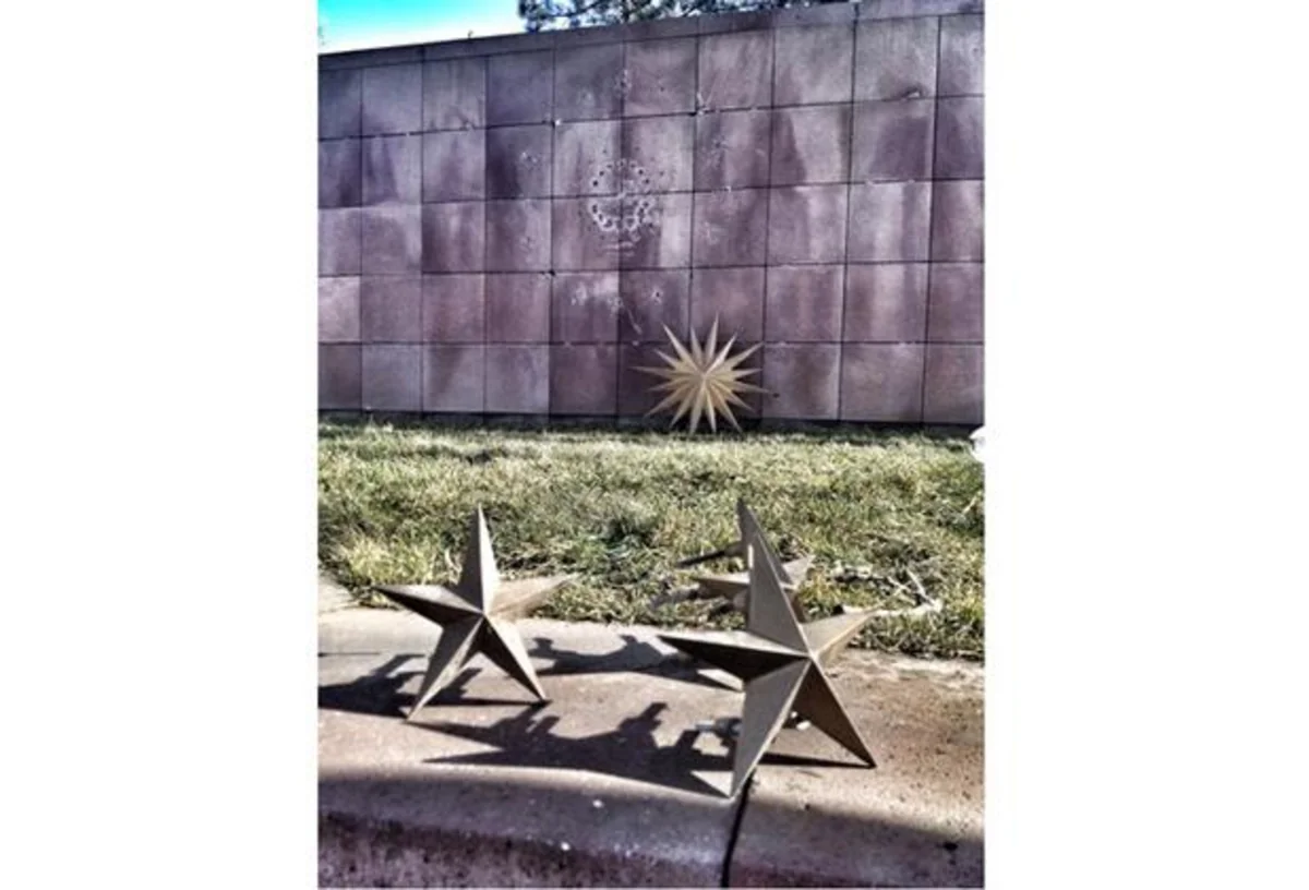 ​Çankayadakı iqamətgahın divarından Türkiyə prezidentinin emblemi sökülüb