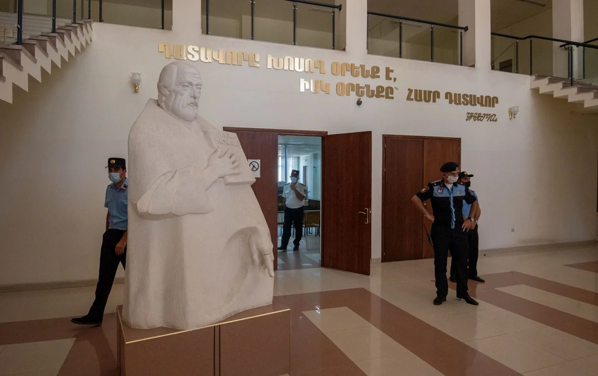 В Ереване двух фигурантов дела с участием депутата приговорили к 2,5 годам тюрьмы