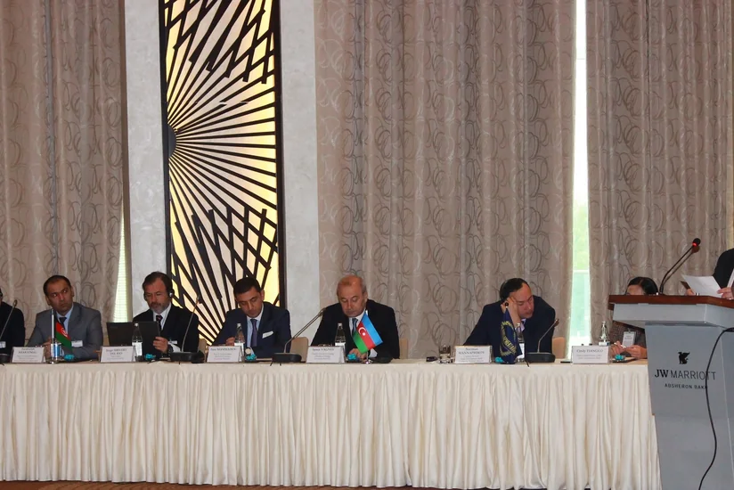 Bakıda üzən günəş panelləri sisteminin inkişafı ilə bağlı seminar keçirilib