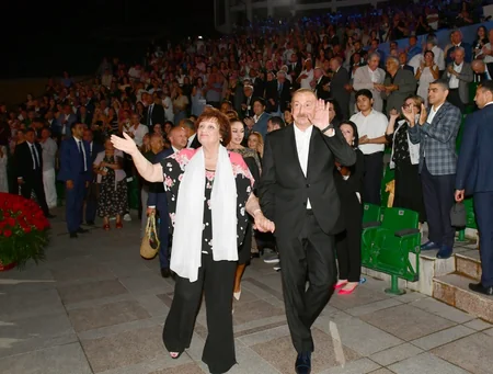 Prezident və birinci xanım Müslüm Maqomayevin xatirəsinə həsr olunan gecədə iştirak edib