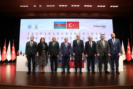 Azərbaycan və Türkiyənin hakim partiyaları əməkdaşlığı müzakirə ediblər