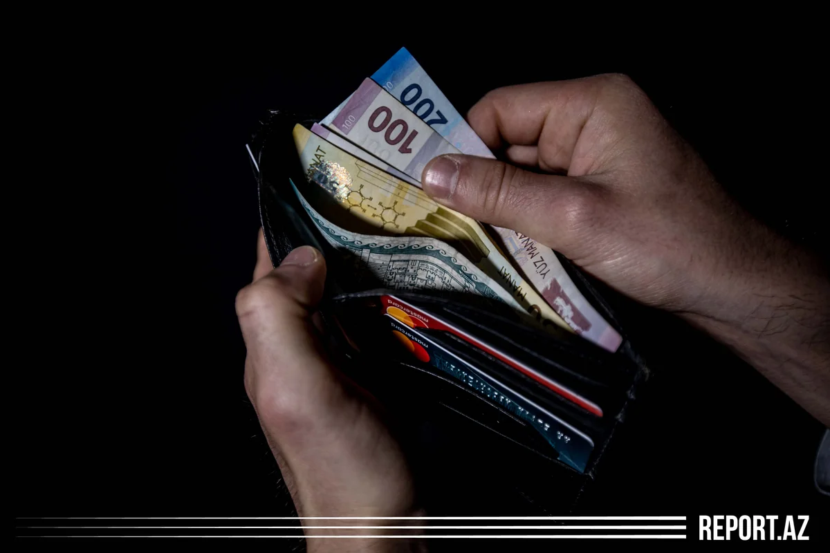 Ötən il Azərbaycanda dövlət qulluqçuları nə qədər maaş alıb?