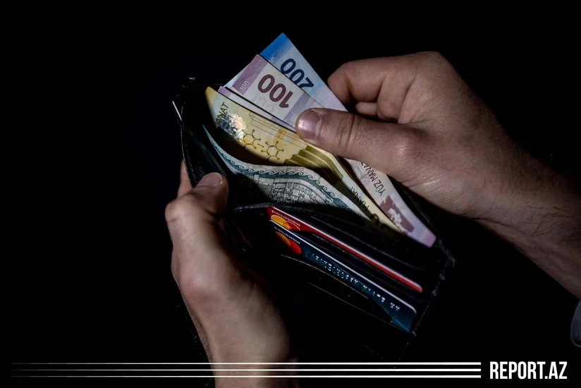 Ötən il Azərbaycanda dövlət qulluqçuları nə qədər maaş alıb?