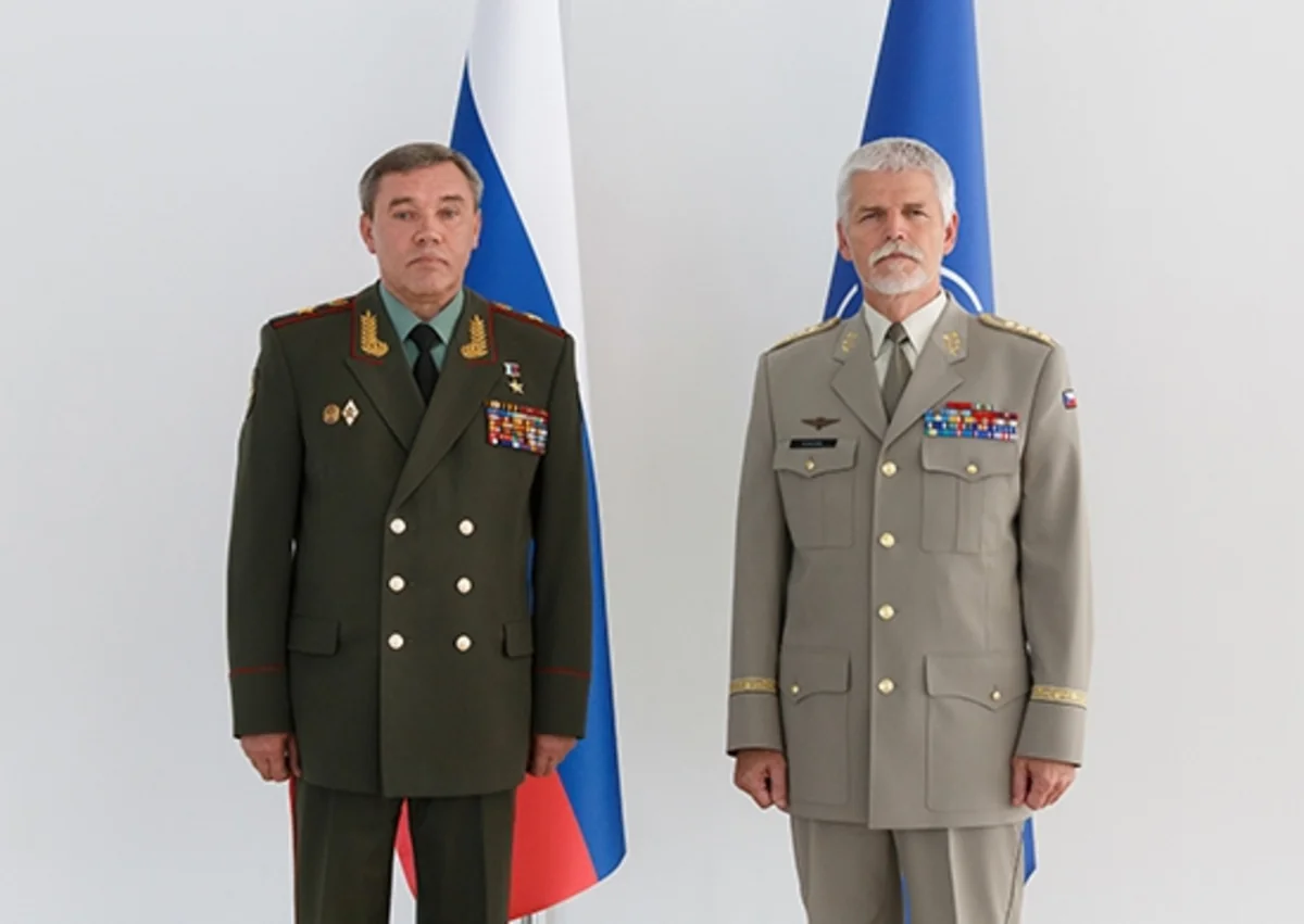Начальник Генерального штаба ВС России встретился в Баку с председателем военного комитета НАТО
