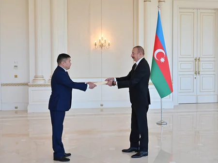 Ilham Aliyev receives credentials of new Kyrgyz envoy
