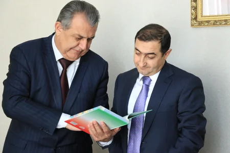 Azərbaycan səfiri Tacikistanın elm və təhsil naziri ilə görüşüb