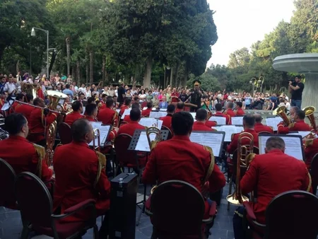 Bakıda Azərbaycan və Böyük Britaniya hərbi orkestrlərinin birgə nümunəvi çıxışları olub