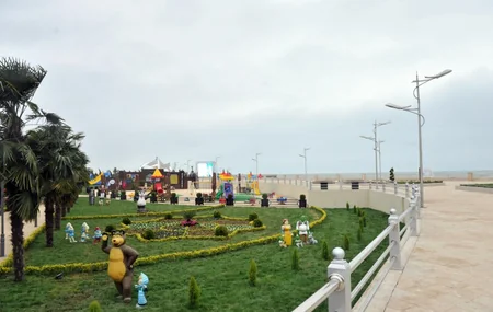 ​Prezident İlham Əliyev Astaranın dənizkənarı park-bulvar kompleksində yaradılan şəraitlə tanış olub
